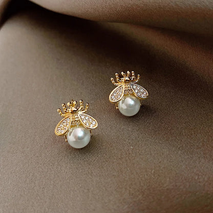 S925 silver bee stud earrings with pearl by MadisonnSavannahBoutique