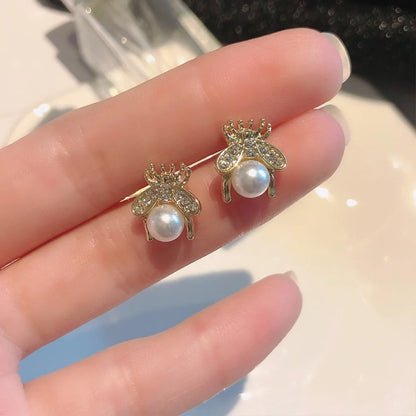S925 silver bee stud earrings with pearl by MadisonnSavannahBoutique